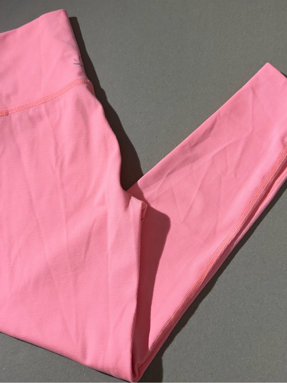 Beyond Yoga Ribbed High Waist Midi Legging  Sz M Neon Pink Coral Activewear Gym